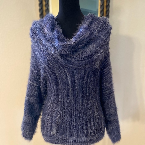 Bebe Blue Fuzxy Sweater 3/4th Sleeves M Tunic - Picture 2 of 6